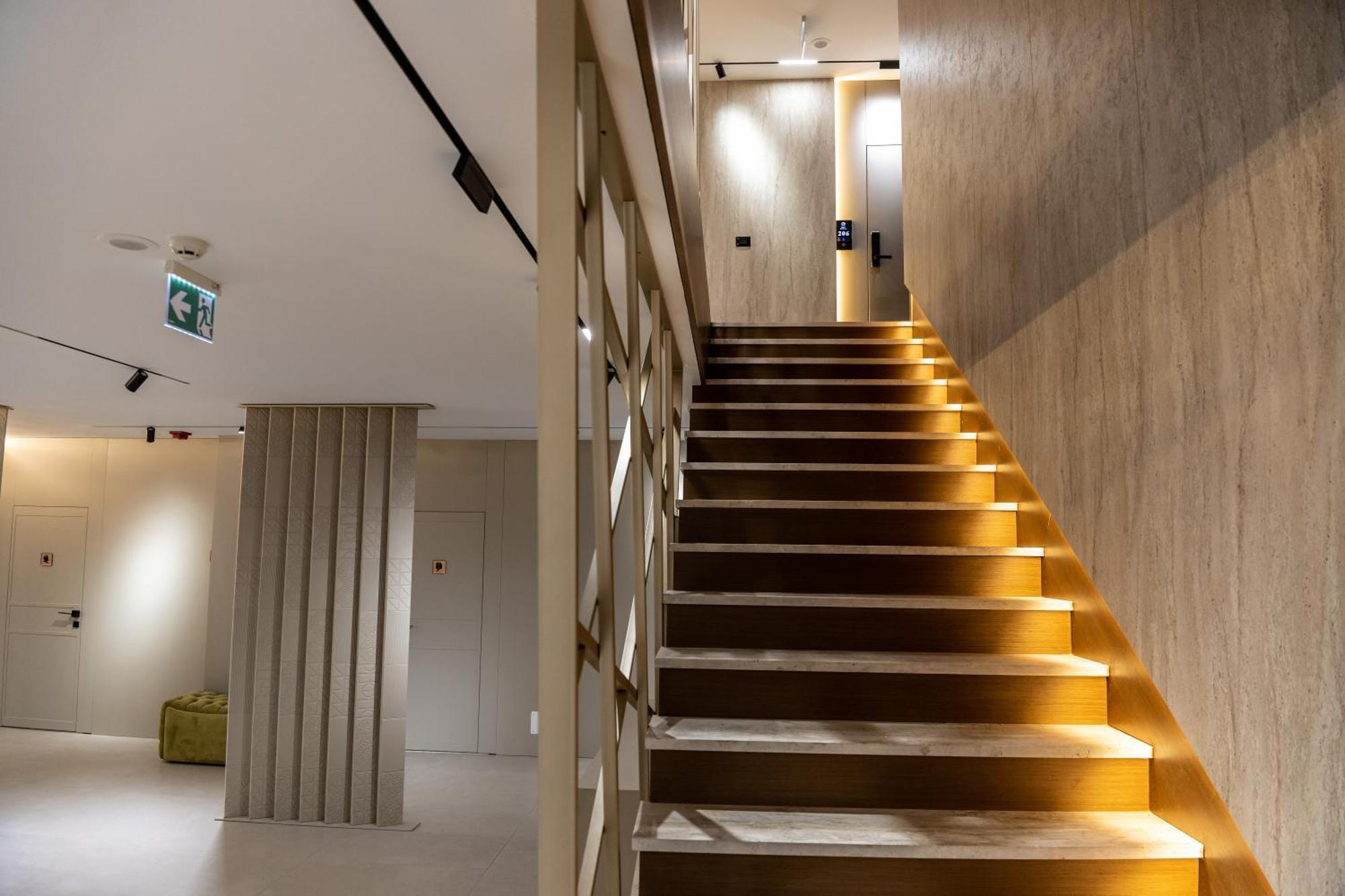 Bolt Boutique Hotel Лежа Экстерьер фото