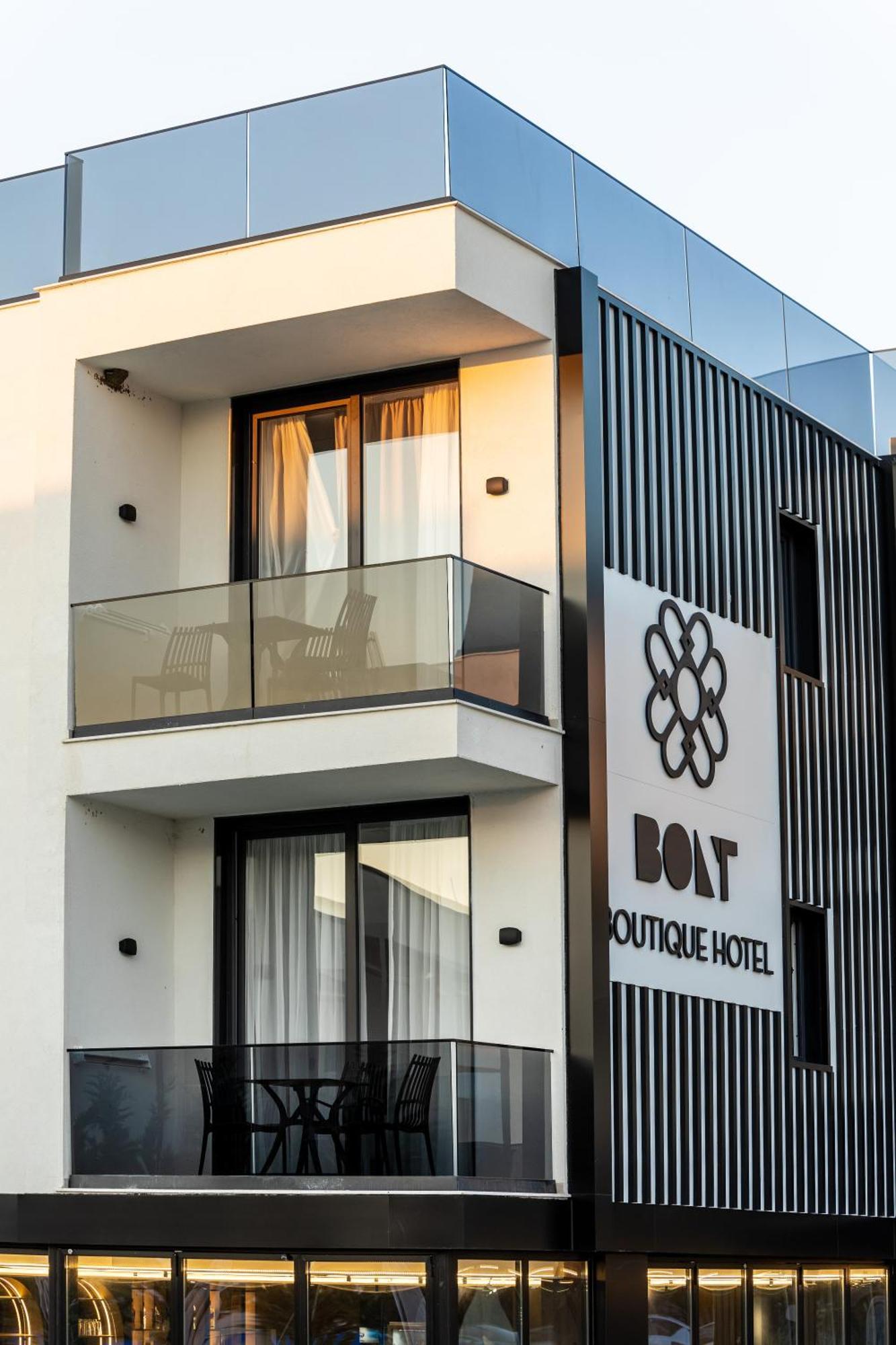 Bolt Boutique Hotel Лежа Экстерьер фото