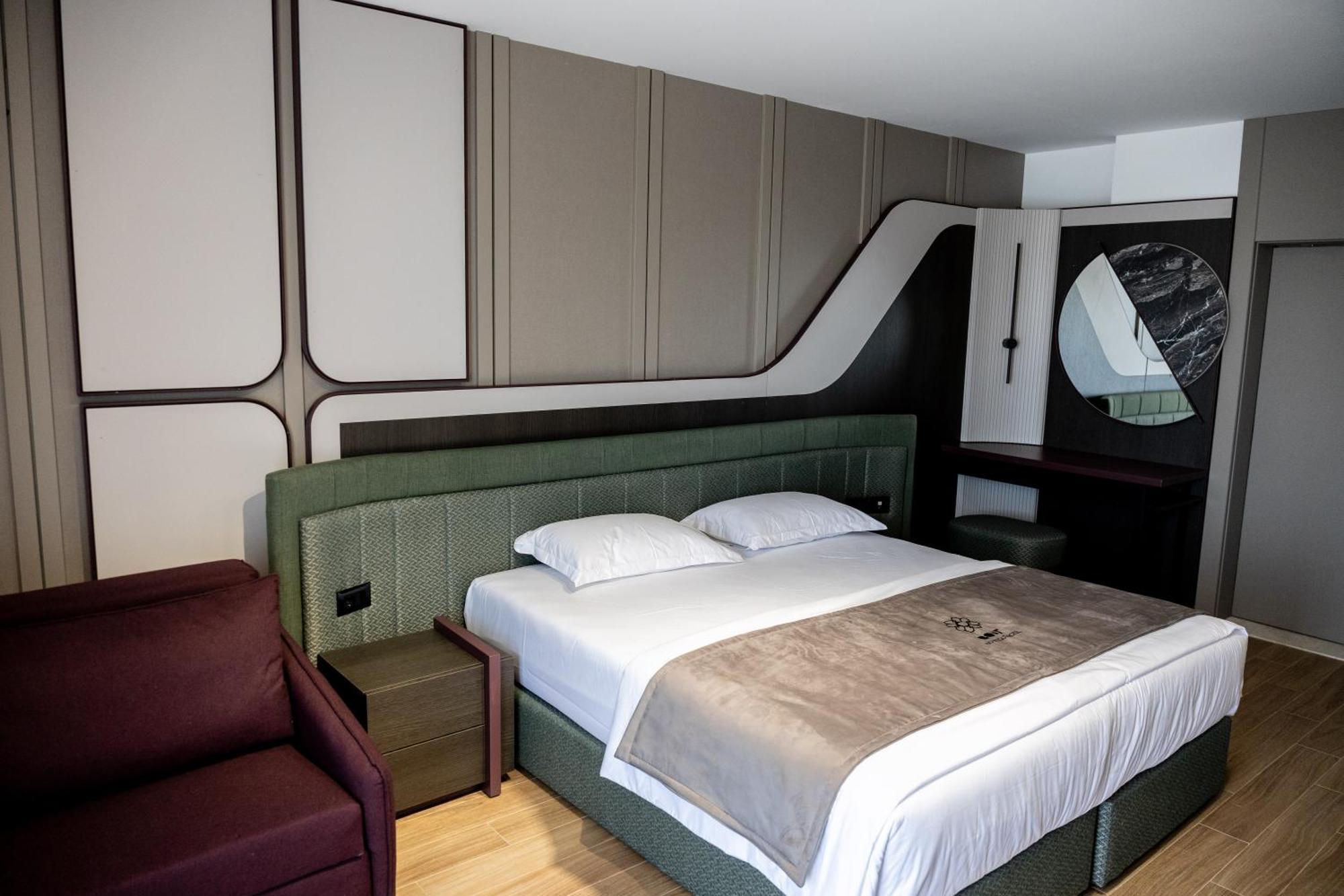 Bolt Boutique Hotel Лежа Экстерьер фото