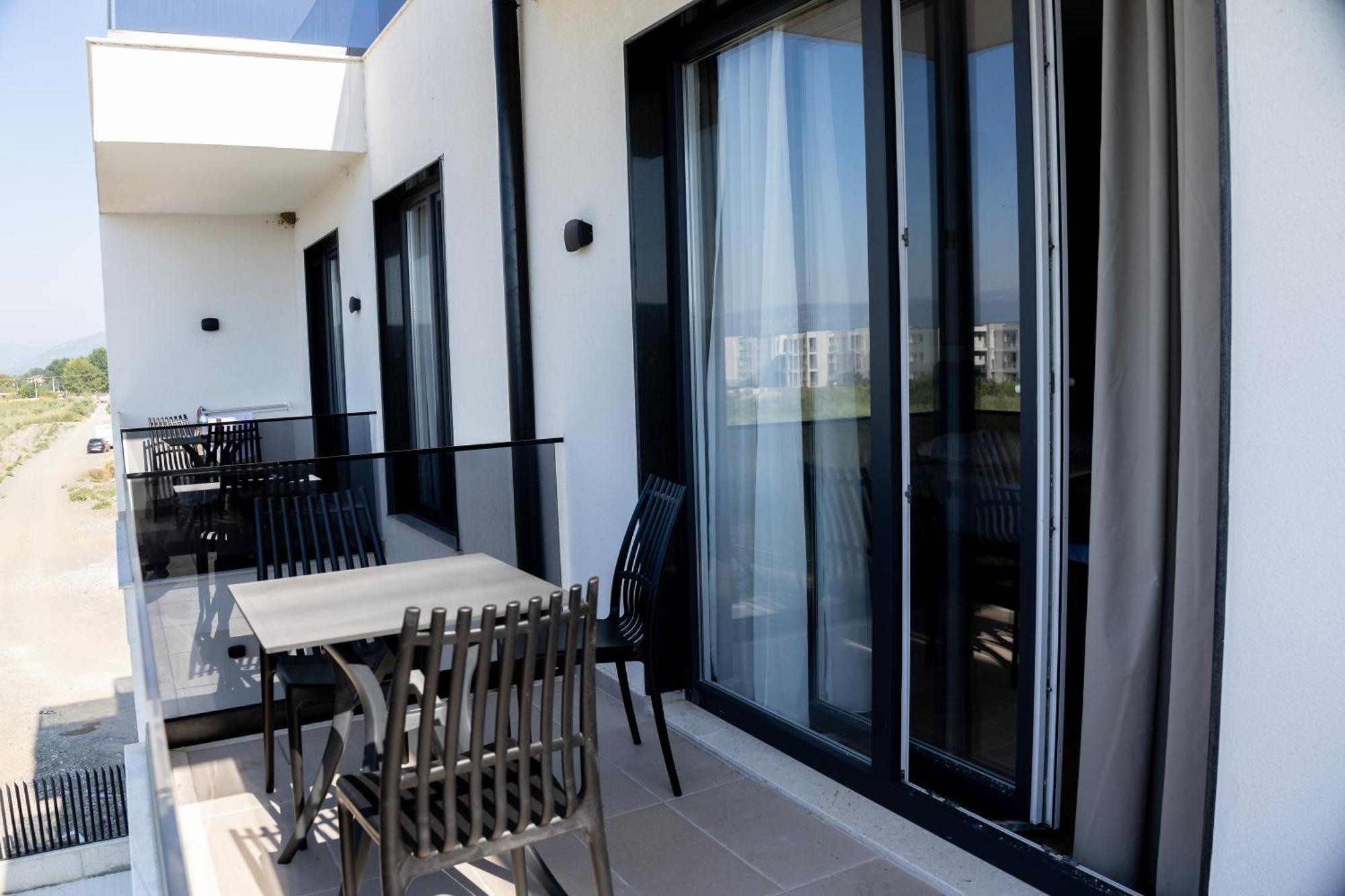 Bolt Boutique Hotel Лежа Экстерьер фото