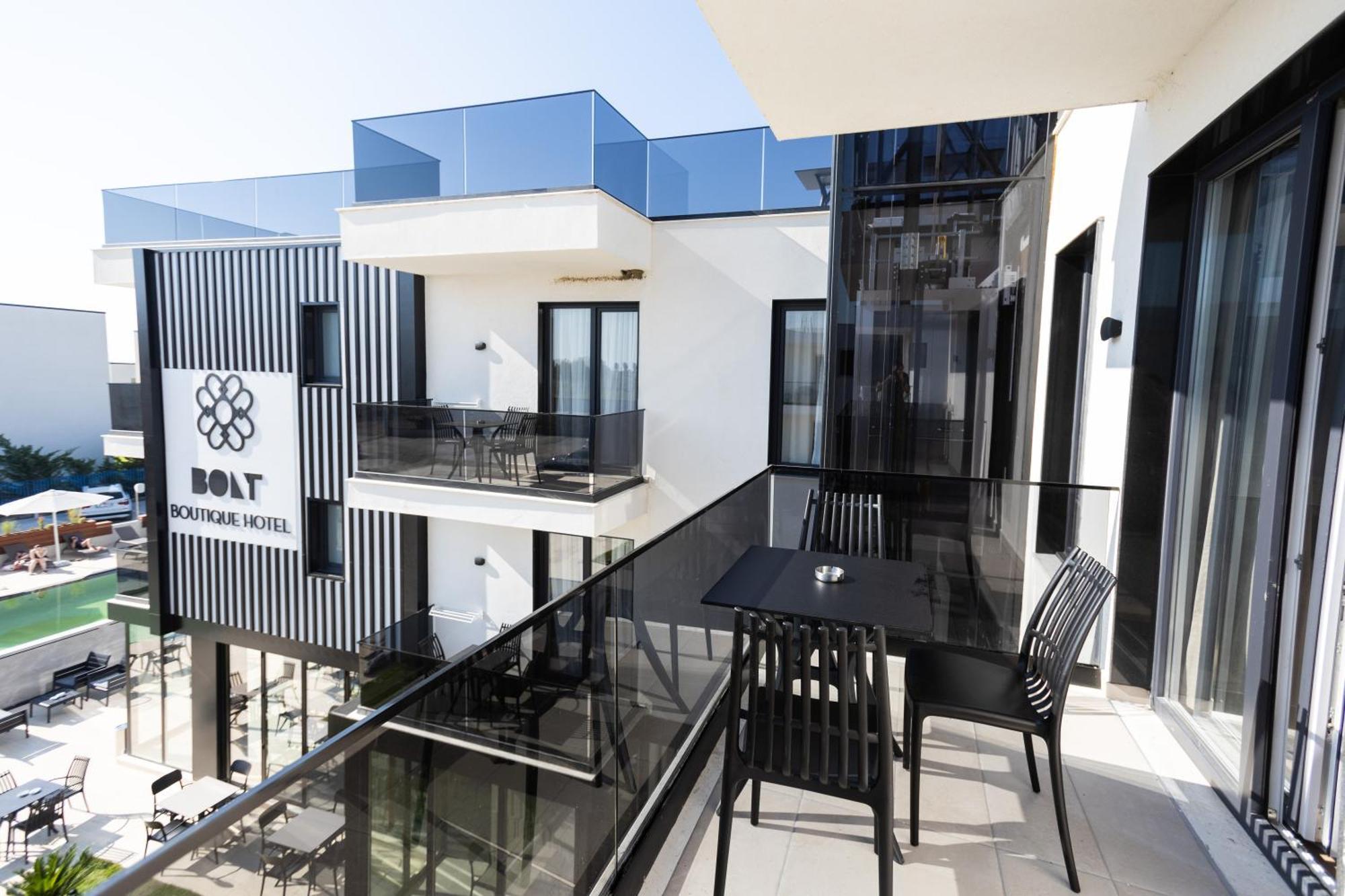 Bolt Boutique Hotel Лежа Экстерьер фото