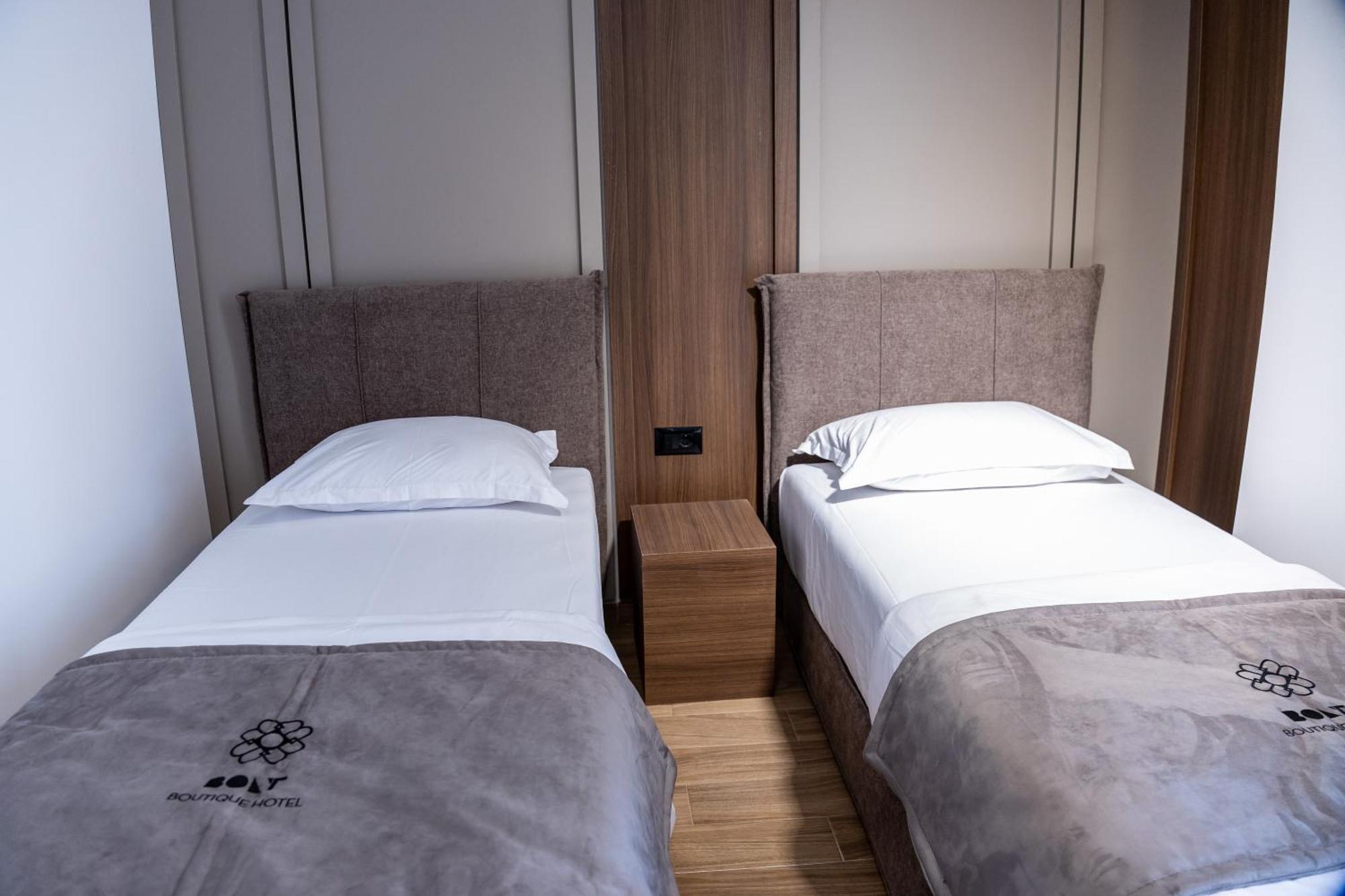 Bolt Boutique Hotel Лежа Экстерьер фото
